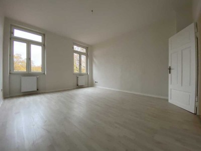 KOMPLETT renovierte 4-ZKB | BALKON | Separates WC | Altbau | Ab SOFORT zu vermieten!