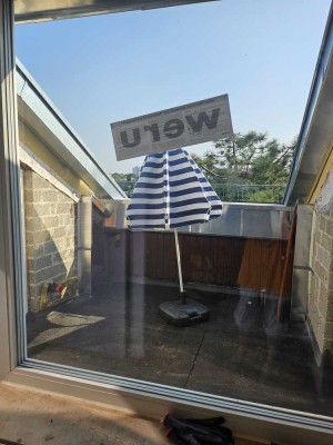1050 € - 85 m² - 3.0 Zi. modernisierte Dachgeschosswohnung mit Wärmepumpe, neu isoliert. Einbauküche