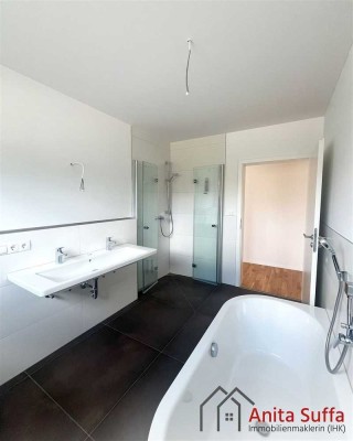 Ihr neues Zuhause: Erstbezug mit 4 Zimmern, Terrasse und Gartenanteil und Carport!