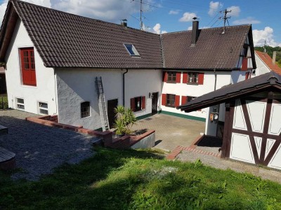 Ansprechendes renoviertes schmuckes und urgemütliches Landhaus mit vielen Details in Rot a.d. Rot