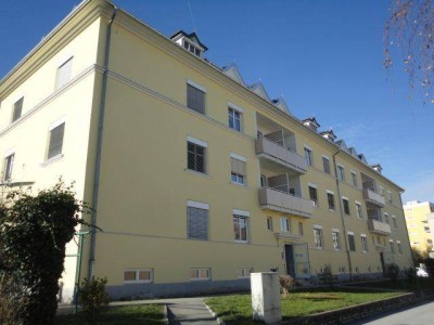 Helle Wohnung im Zentrum mit PKW Abstellplatz