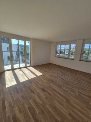 ERSTBEZUG - helle, rollstuhlgerechte 3-Raumwohnung mit Wartburgblick in zentrumsnaher Lage