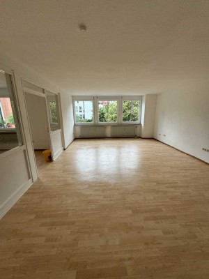 HELLE UND ZENTRALE 3-ZIMMER-WOHNUNG IN GEROLZHOFEN AB SOFORT ZU VERMIETEN.