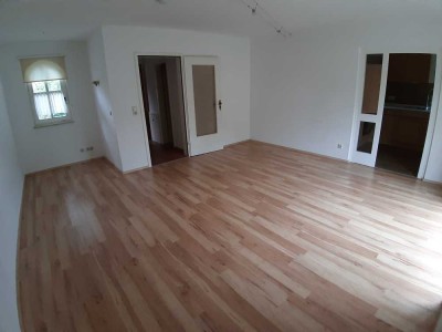 1,5-Zimmer-Erdgeschosswohnung mit Terrasse und separater Einbauküche in Kempten