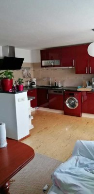 Idyllisch gelegenes Zweifamilienhaus mit separaten Eingängen, Garage, Carport und Garten