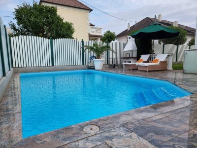 Gepflegtes Ein-/Zweifamilienhaus mit Pool und eigenem Brunnen in Traun