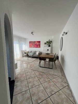 Attraktive helle 3 Zimmer Wohnung mit 2 Balkonen