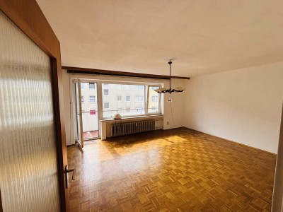2 Zimmerwohnung mit Balkon ab sofort bezugsfrei