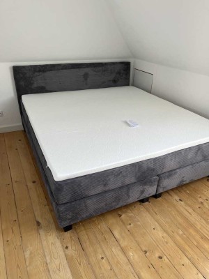 Lichtdurchflutete Dachgeschosswohnung mit Charme. Suche Nachmieter!