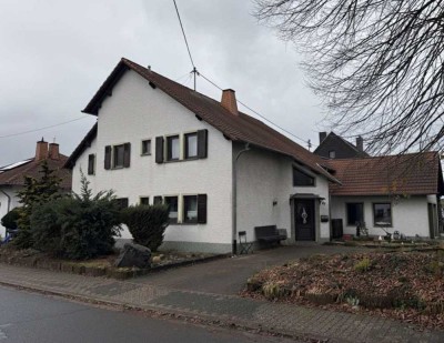 Exklusive 4-Zimmer-Wohnung im Obergeschoss eines Zweifamilienhaus