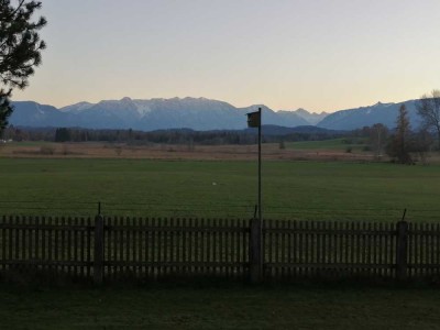 Freier Bergblick in Seenähe