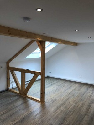 Helle 2,5 Zi. Dachgeschosswohnung im Stadtzentrum