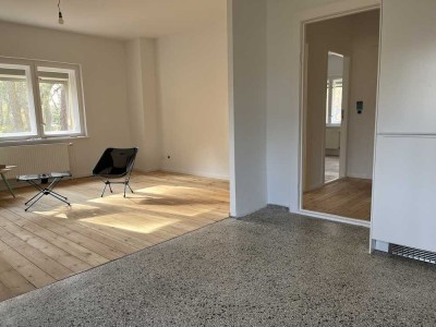 Erstbezug nach Sanierung: Charmante 2-Zi-Whg, Balkon, neue EBK