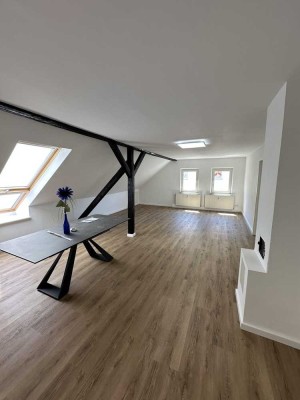 Wunderschöne 93m² 3 ZW im 2.OG in Nbg Glockenhof inkl. EBK und Klimaanlage im 3 Familienhaus