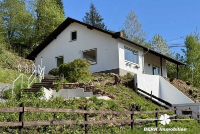 BERK Immobilien – Charmantes Einfamilienhaus in idyllischer Hanglage von Rothenbuch