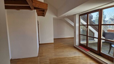 Exklusive 2,5 Zimmer Maisonette-Dachterrassenwohnung zum selbst verwirklichen in Obermenzing!!