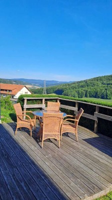 Frisch renovierte, helle Einliegerwohnung mit herrlichem Ausblick