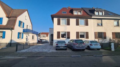 Schöne 2-Zi.-EG-Wohnung mit toller Einbauküche und Balkon in Sandhausen