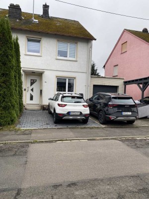 Gepflegte Doppelhaushälfte in ruhiger Seitenstraße