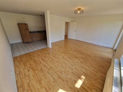 Renovierte 2-Zimmer-Hochparterre-Wohnung mit EBK in Burscheid-Dürscheid