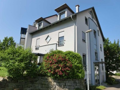 Großzügige helle 3-Zimmer-Maisonette-Wohnung am Ortsrand mit Einbauküche
