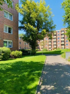Platz für die ganze Familie! Helle 4-Zimmer-Wohnung mit Balkon