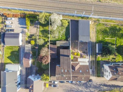 Platz für Ideen–Doppelhaushälfte mit Entwicklungspotenzial auf großem Grundstück
