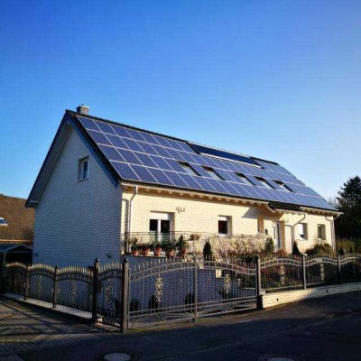 Gemütliche 2-Zimmer-Dachgeschosswohnung mit Klimaanlage, Balkon und Garten