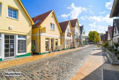 Gebäudekomplex mit Wohnung und ehem. Bäckerei