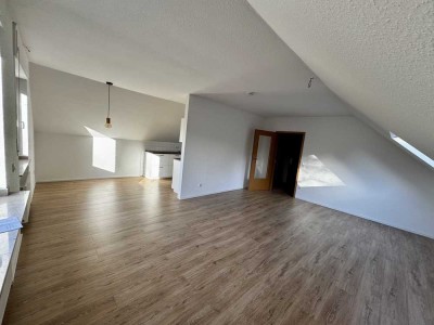 Helle Dachgeschosswohnung am Wald gelegen