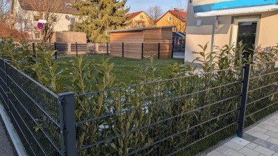 Neue hochwertige barierearme teilmöblierte 1 - Zimmerwohnung mit Einbauküche und 90qm Gartenanteil