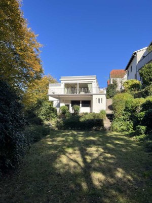 Bungalow mit Einliegerwohnung in einer Ruheoase hoch über der Stadt Saarbrücken (provisionsfrei)
