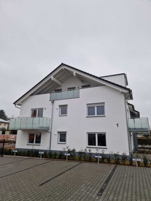 Helle und hochwertige Dachgeschosswohnung mit Küche, Loggia und 2 Parkplätzen!