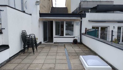 ** Wohnhaus mit Gaststätte, große Hauptwohnung mietfrei **
