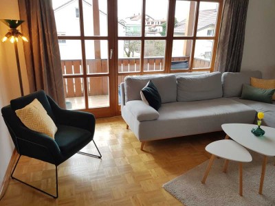 Vollständig renovierte Wohnung mit dreieinhalb Zimmern sowie Balkon und EBK in Deggendorf