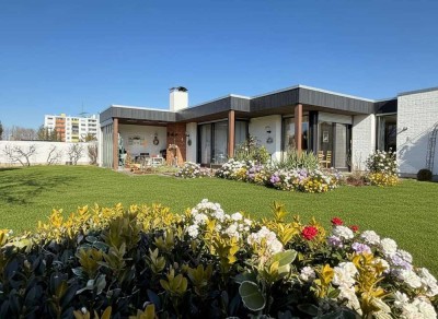 "Viel Bungalow" mit 174 m²-Wfl. + ca. 120m² ELW, Büro, 1.277 m² Grd, Doppelgrg. u. Wertgutachten