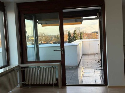 Dachterrassen-Wohnung zentral & bahnhofsnah