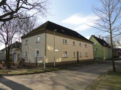 Renoviert und bezugsfertig... 4-Zimmerwohnung mit Laminat ruhig gelegen