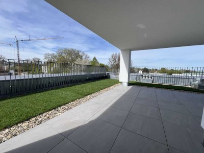 Blick auf Regensburg: Neubau-Penthouse Wohnung mit Dachgarten, Terrasse und XXL-Balkon