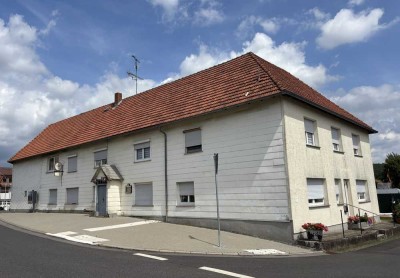 Großes Wohnhaus mit ELW und Gaststätte