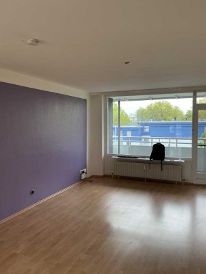 Modernisierte Wohnung mit 3 Zimmern und 2 Balkonen in Monheim am Rhein