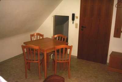 1 1/2 Zimmer Dachwohnung - 34 qm - voll möbliert inkl. Garage