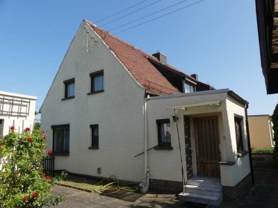 Doppelhaushälfte mit Ausbaupotential und großem Grundstück in Weinböhla