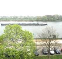 Wunderschöne Wohnung direkt am Rhein, komplett saniert, mit Balkon und Fahrstuhl
