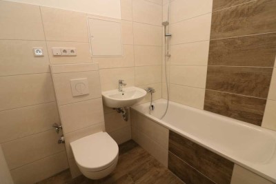 Trauen Sie Ihren Augen...große 3-RW mit Aufzug, Wanne & Balkon!!!