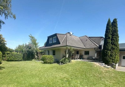 Großer Bungalow mit DG-Wohnung und Souterrain in der Wedemark