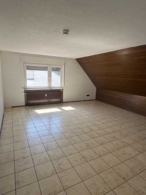 Gemütliche 4 Zimmer Dachgeschosswohnung