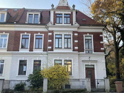 Klassische 3-Raum-Whg. mit Balkon, großem Garten & Kachelofen