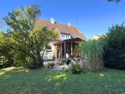 Doppelhaushälfte voller Gemütlichkeit trifft Gartenidylle - ein Zuhause zum Wohlfühlen.