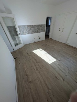 Helle 3-Zimmer Wohnung in Rodgau ab 01. Februar 2026 oder früher an Single oder Paar max. 1 Kind.